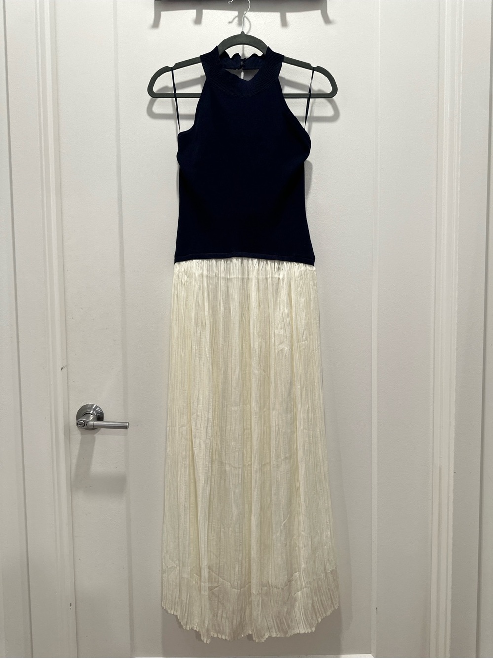 NWT Moon River Blue and White Halter Drop Waist Maxi Dress Size Large Trendy